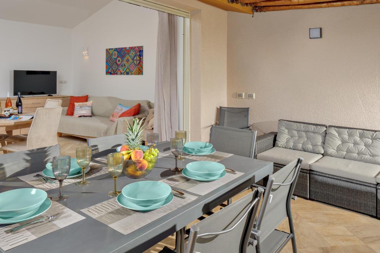 Villetta D'Arancia - Sherdenia Luxury Apartments Маринела Екстериор снимка